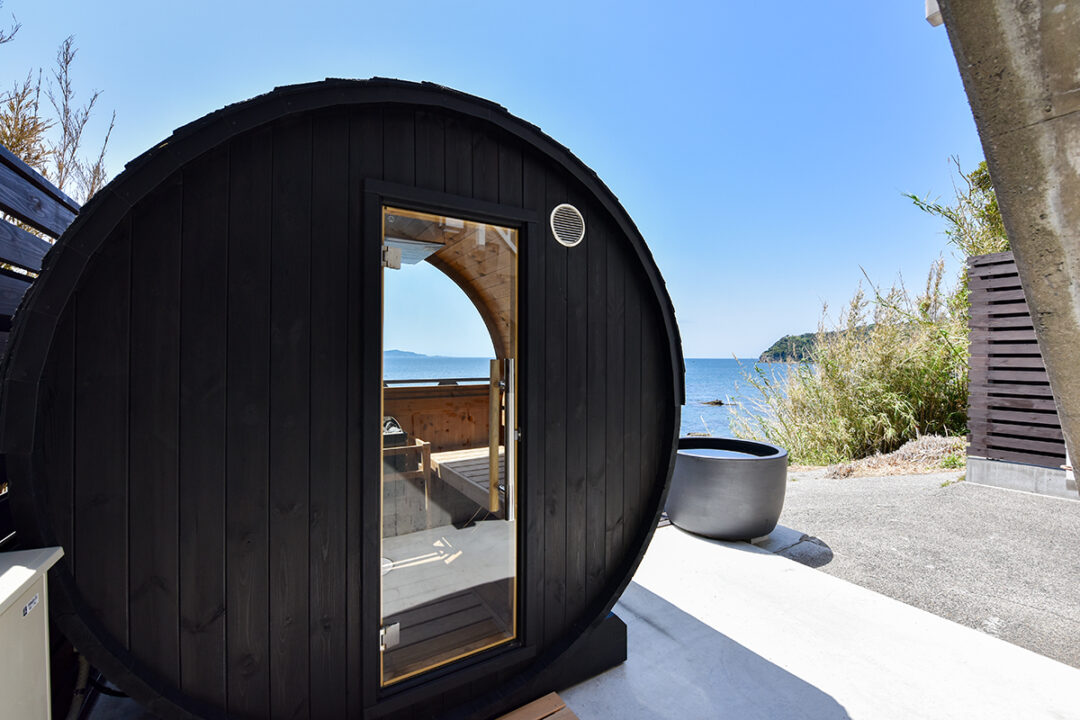 海の見えるサウナデッキ